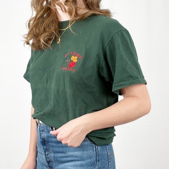 Vintage Canadian Embroidered Oversized T-shirt Ottawa Canada Maple Leaf Tree Tee - Picture 2 of 7